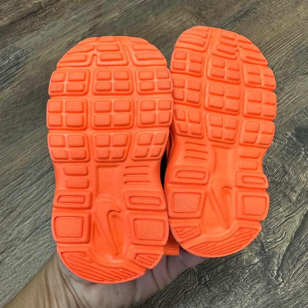 2c Nike - Picture 6 of 8